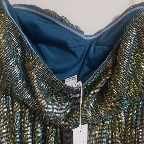 NWT Glamorous Collection Metallic Pleated Midi Dress Sz. 8 - Picture 4 of 4